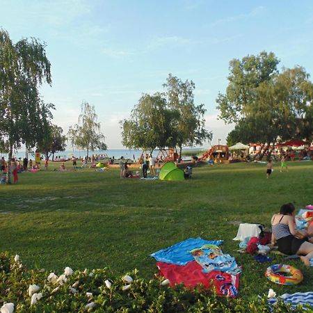 Sosto Apartman Siófok Esterno foto
